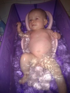 Mathilde dans le bain